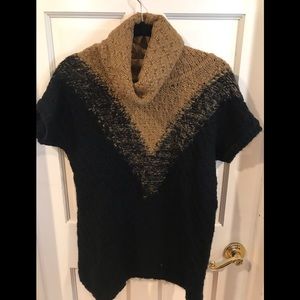 Short sleeve sweater